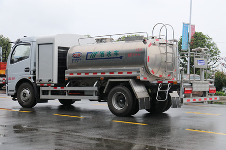 東風凱普特5噸純電動灑水車